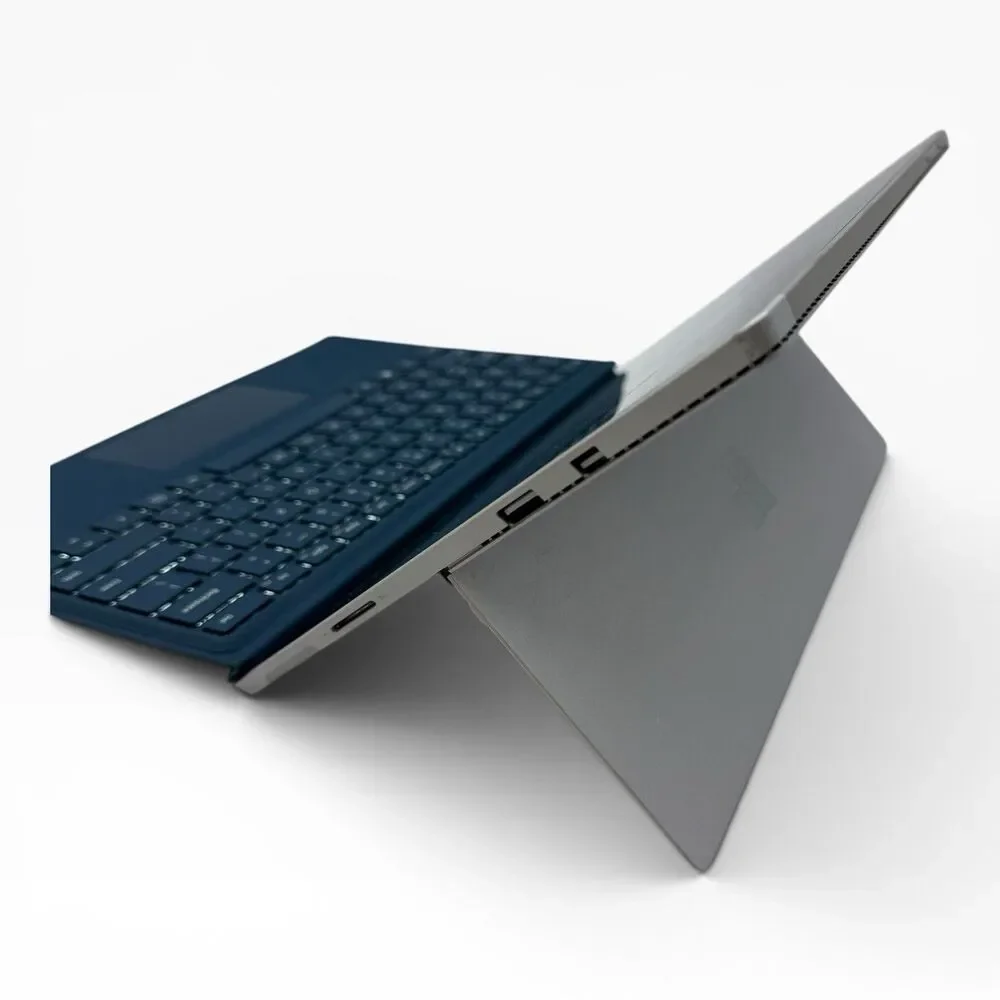 Microsoft Surface Pro 4 1724 Core i7-6650 2.20GHz 16GB 256GB keyboard, Charger